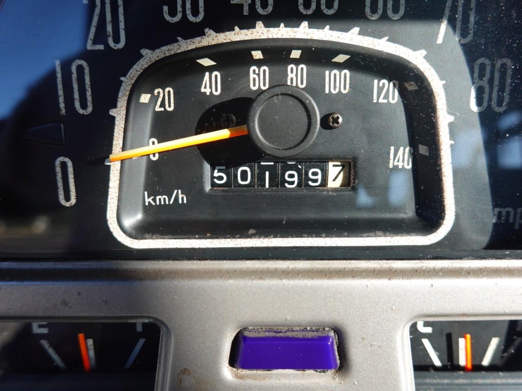 Toyota Land Cruiser Vehicle Full-screen Gallery Image 13