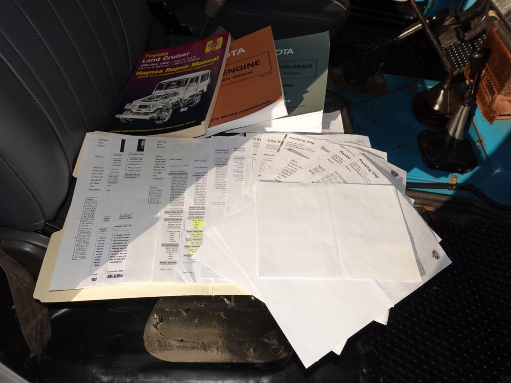 Toyota Land Cruiser Vehicle Full-screen Gallery Image 22