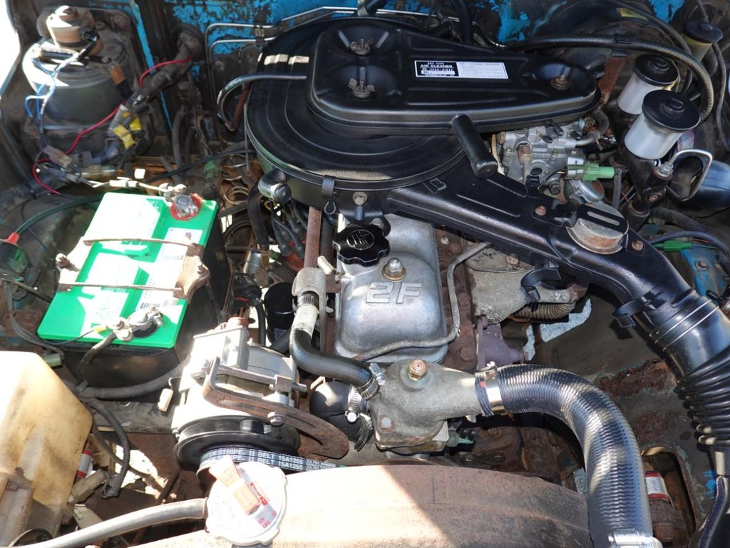 Toyota Land Cruiser Vehicle Full-screen Gallery Image 26