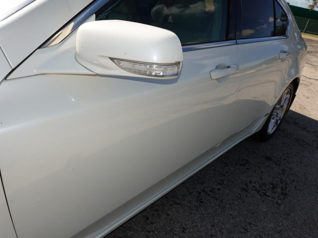 Acura TL Vehicle Full-screen Gallery Image 09