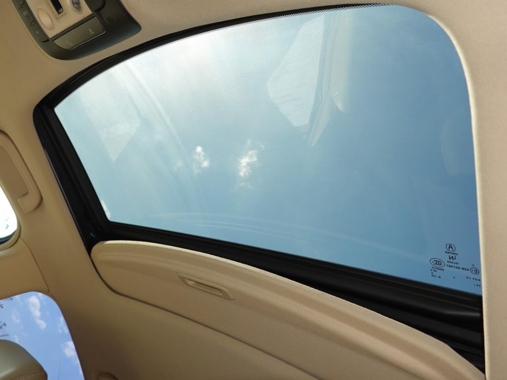 Acura TL Vehicle Full-screen Gallery Image 15