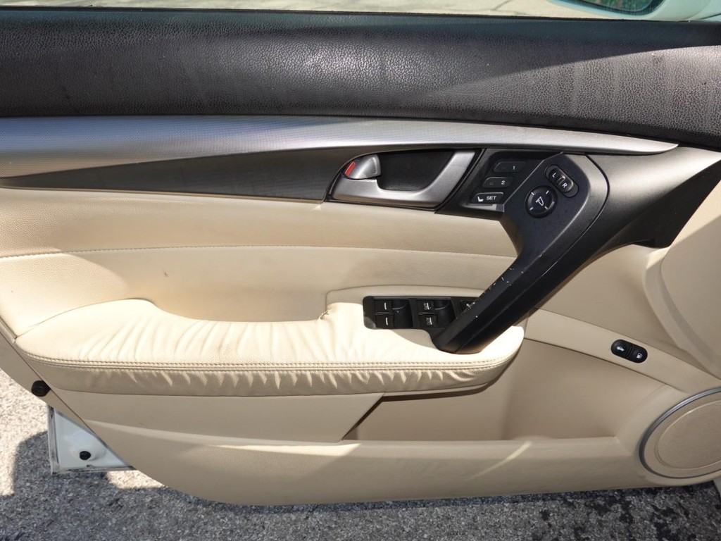 Acura TL Vehicle Full-screen Gallery Image 17