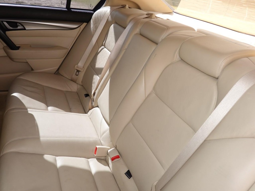 Acura TL Vehicle Full-screen Gallery Image 18