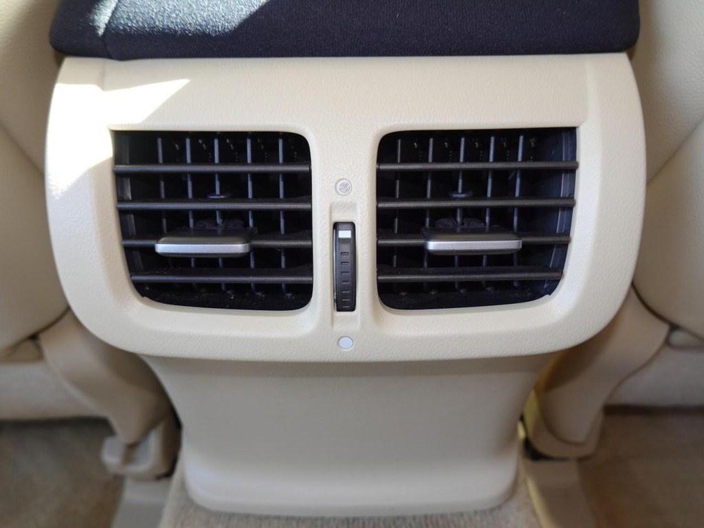 Acura TL Vehicle Full-screen Gallery Image 19