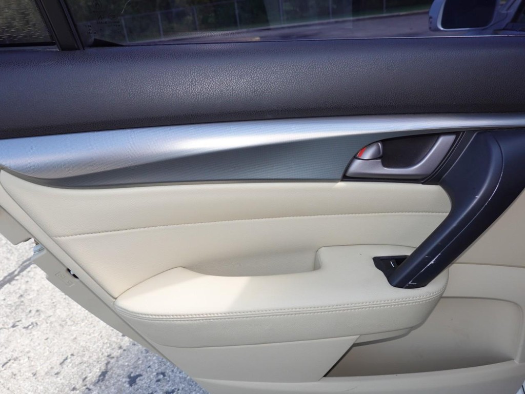 Acura TL Vehicle Full-screen Gallery Image 20