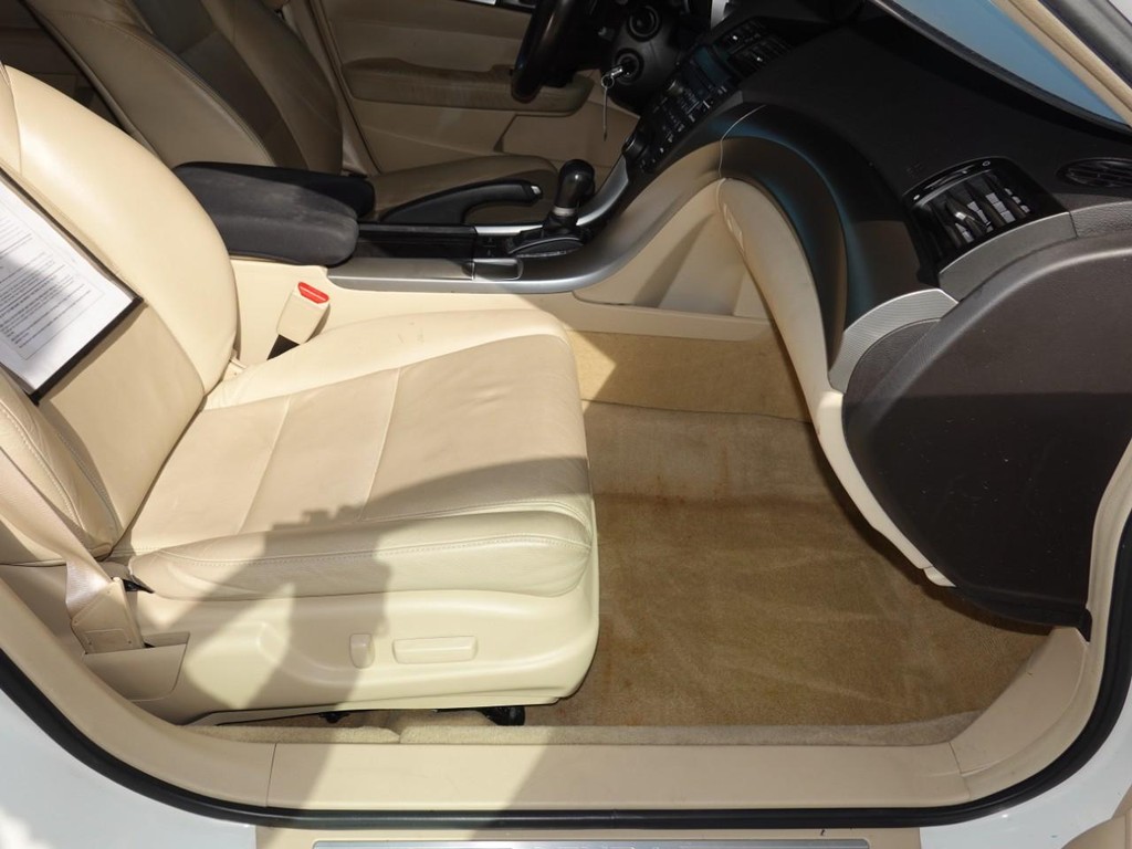 Acura TL Vehicle Full-screen Gallery Image 22