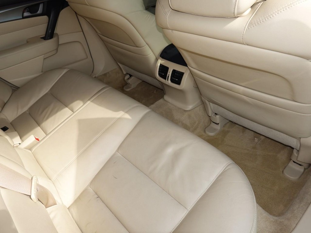 Acura TL Vehicle Full-screen Gallery Image 24