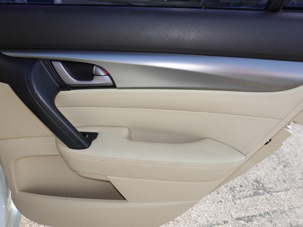 Acura TL Vehicle Full-screen Gallery Image 25