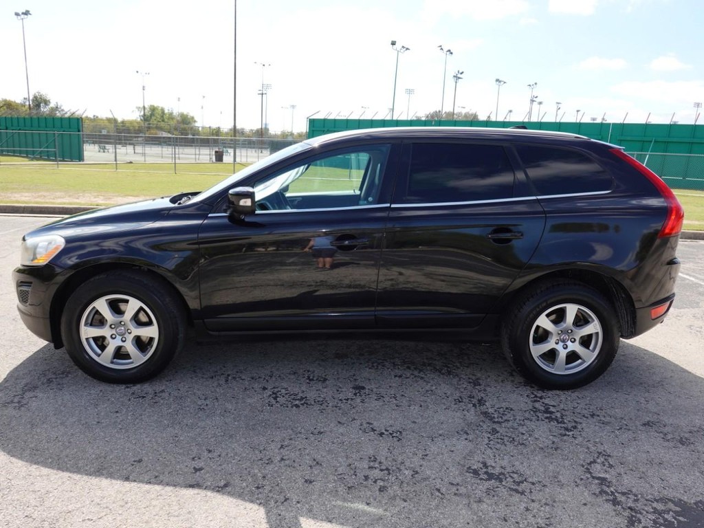 Volvo XC60 Vehicle Full-screen Gallery Image 04