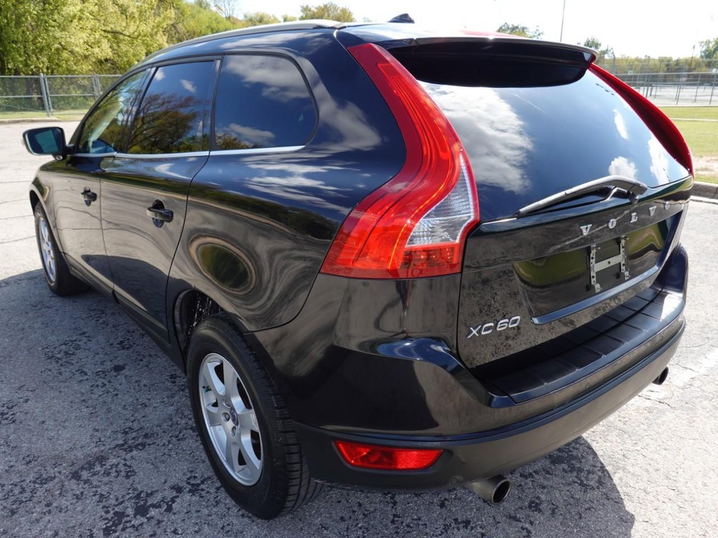 Volvo XC60 Vehicle Full-screen Gallery Image 05