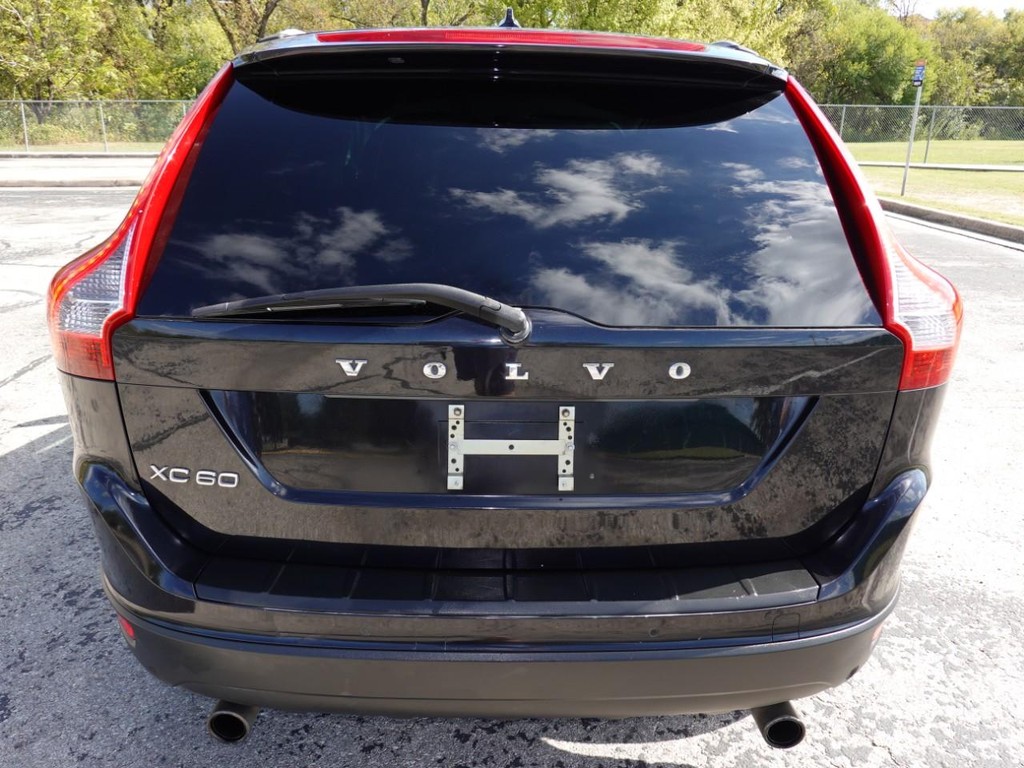 Volvo XC60 Vehicle Full-screen Gallery Image 06