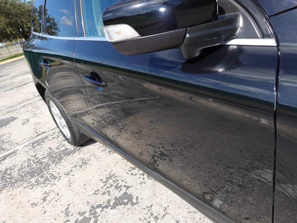 Volvo XC60 Vehicle Full-screen Gallery Image 11