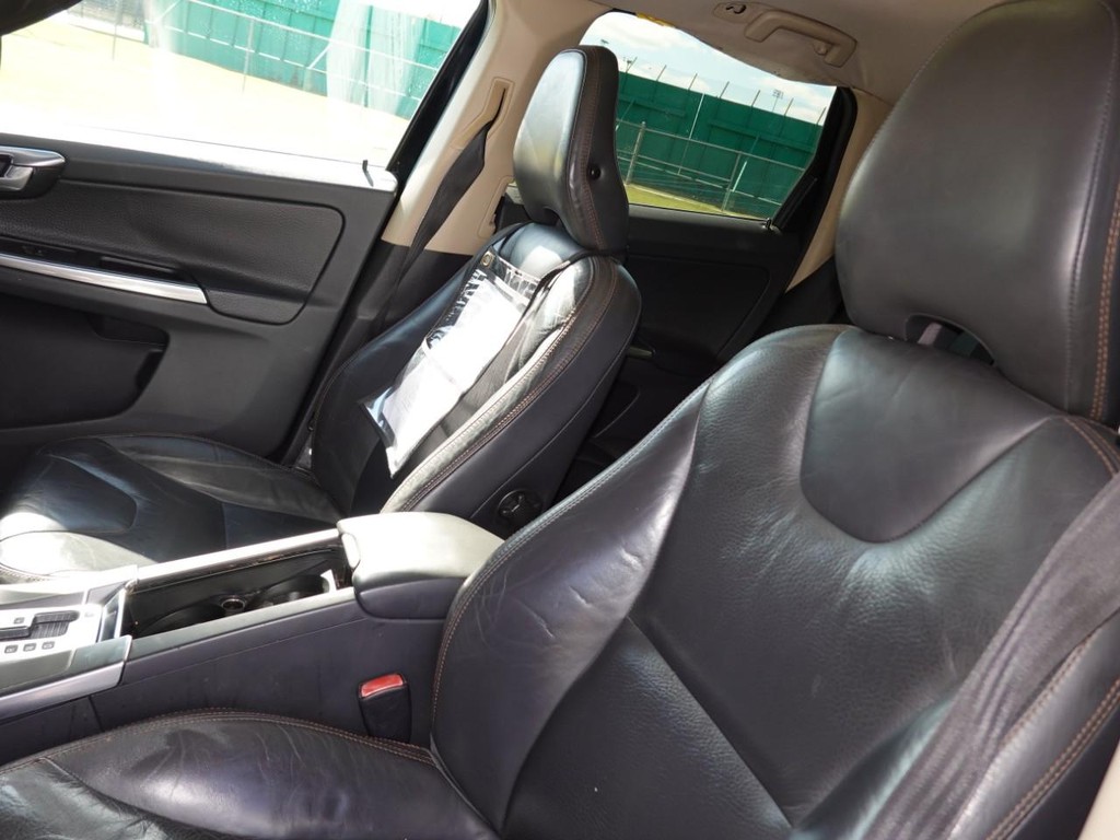 Volvo XC60 Vehicle Full-screen Gallery Image 14