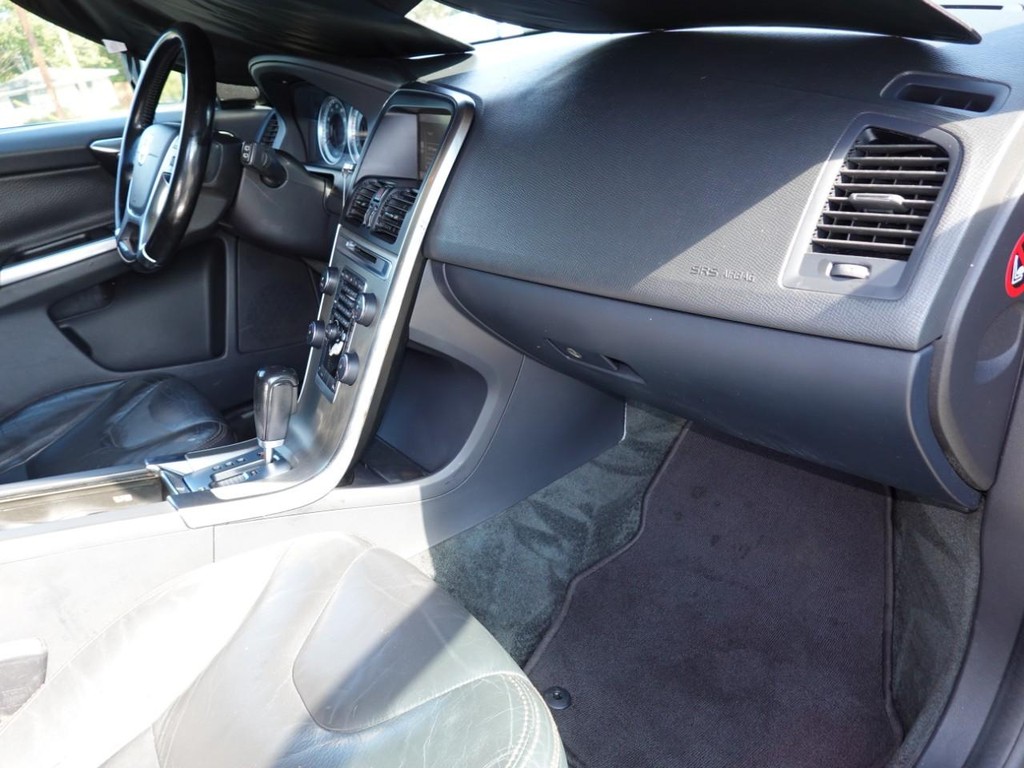 Volvo XC60 Vehicle Full-screen Gallery Image 20