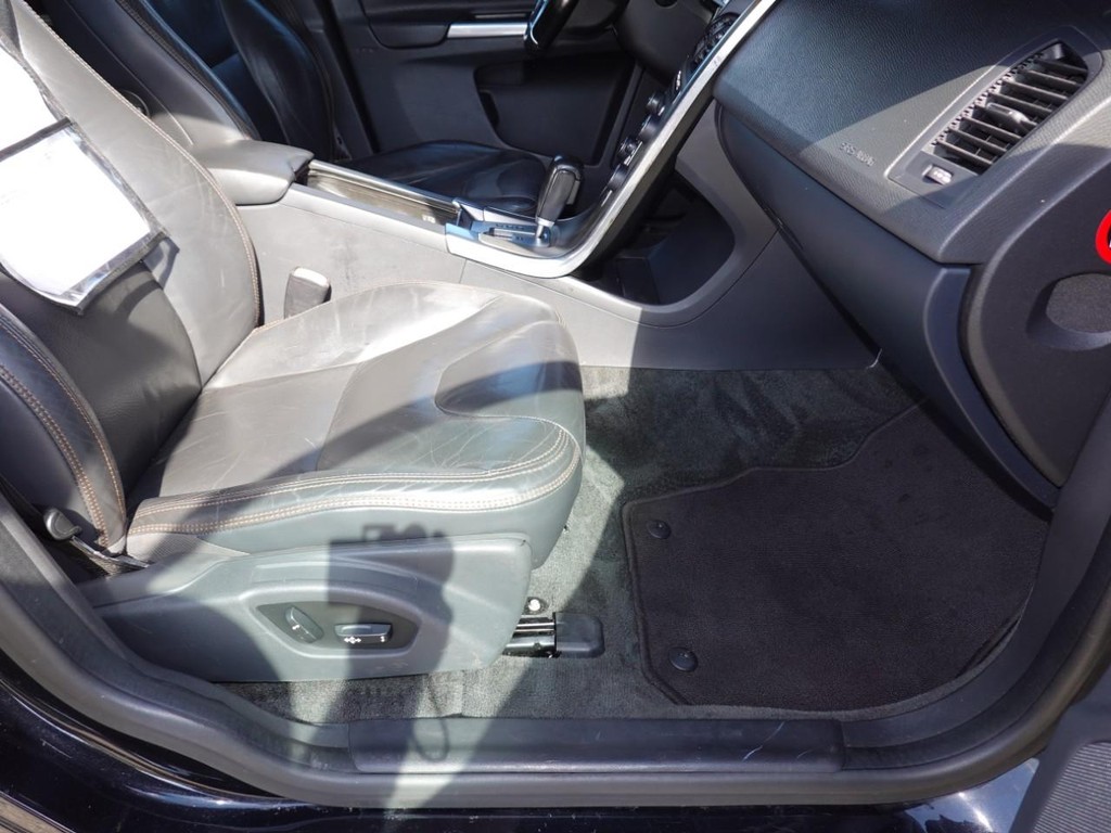 Volvo XC60 Vehicle Full-screen Gallery Image 21