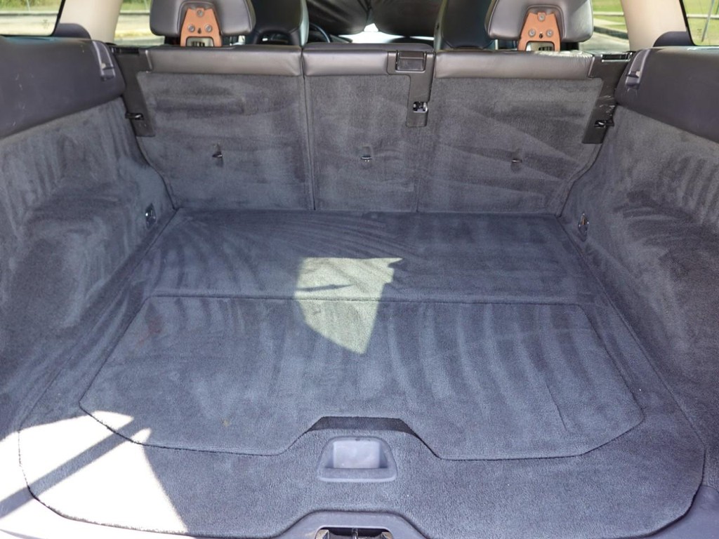 Volvo XC60 Vehicle Full-screen Gallery Image 25