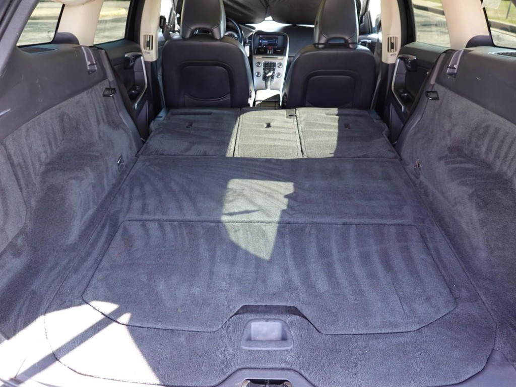 Volvo XC60 Vehicle Full-screen Gallery Image 26