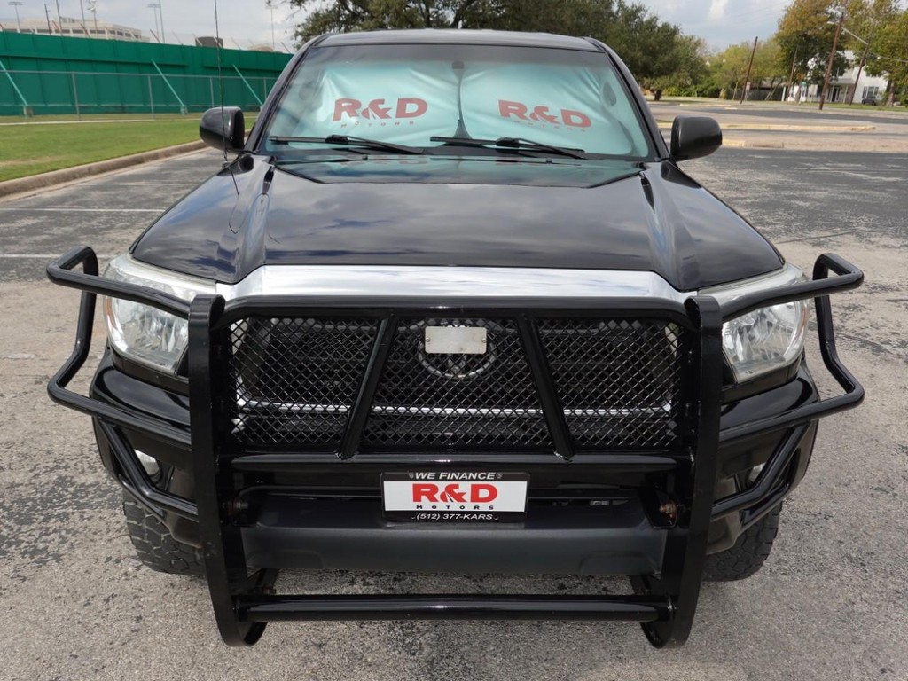 Toyota Tacoma Vehicle Full-screen Gallery Image 02