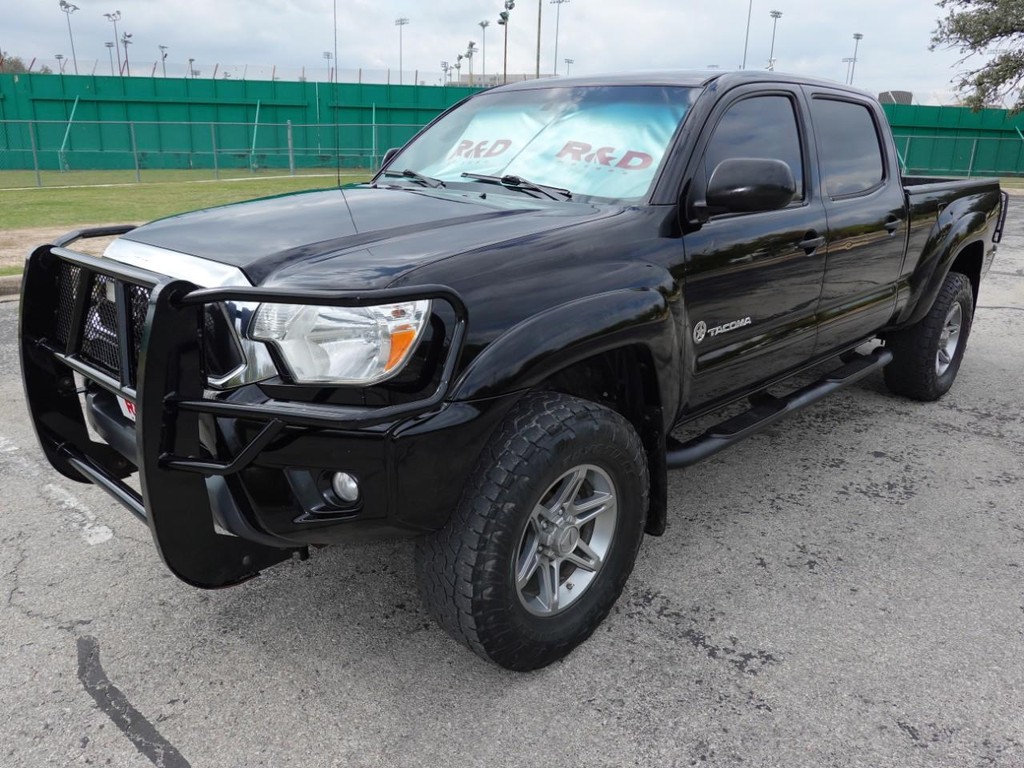 Toyota Tacoma Vehicle Full-screen Gallery Image 03