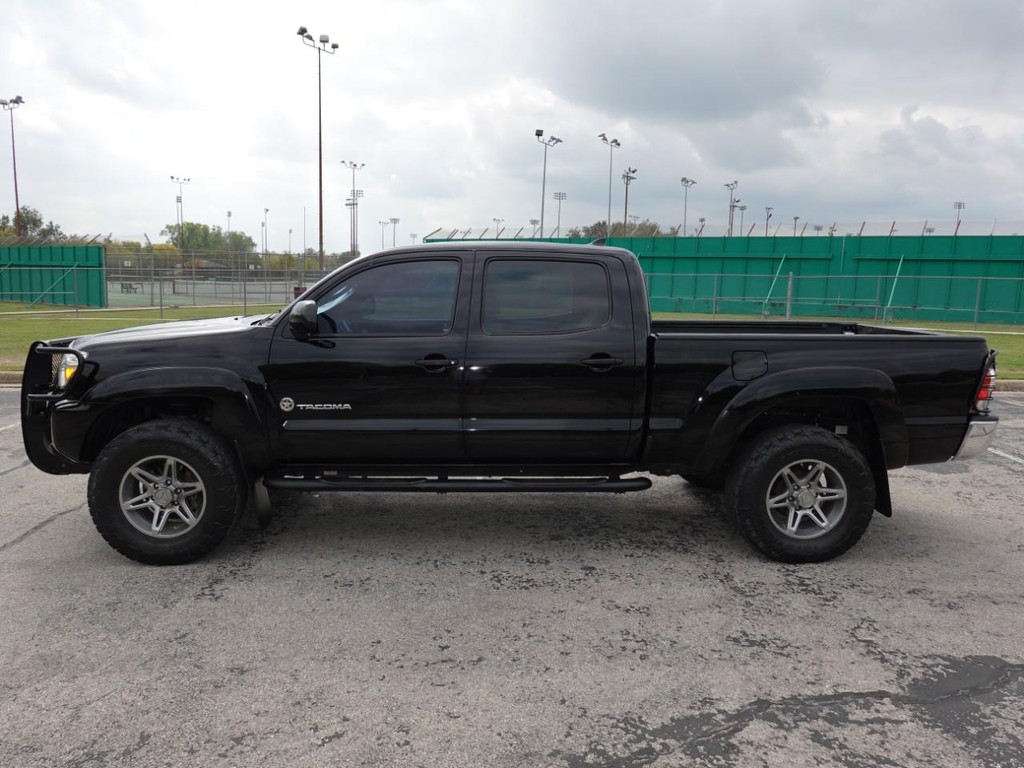 Toyota Tacoma Vehicle Full-screen Gallery Image 04