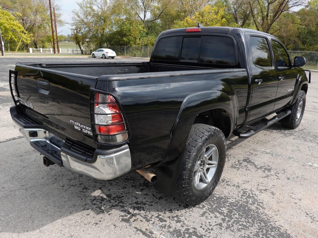 Toyota Tacoma Vehicle Full-screen Gallery Image 07