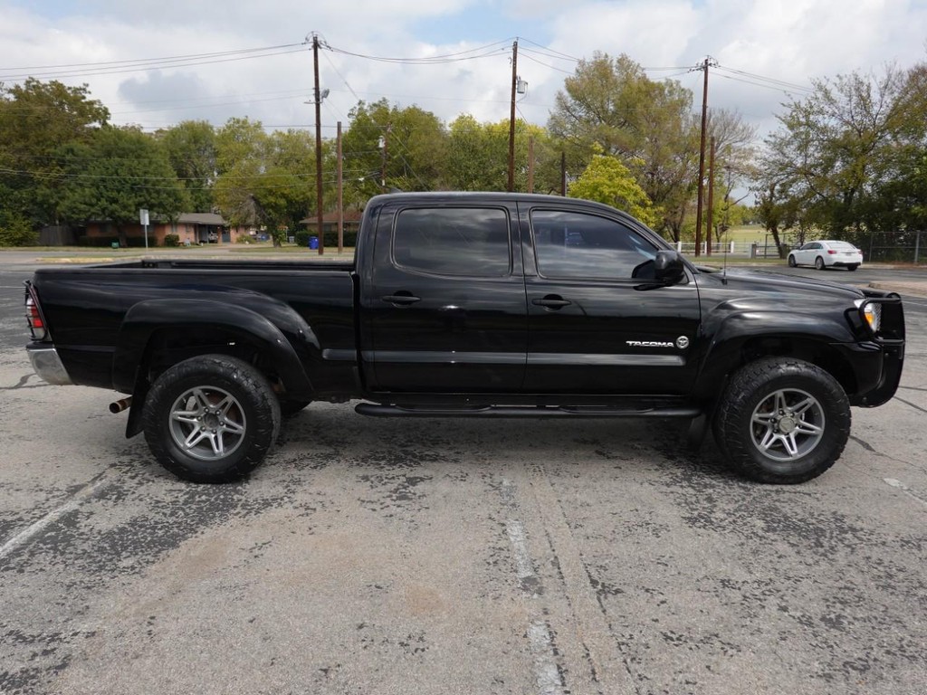 Toyota Tacoma Vehicle Full-screen Gallery Image 08