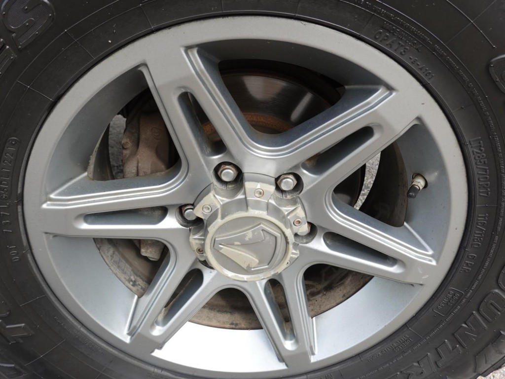 Toyota Tacoma Vehicle Full-screen Gallery Image 09