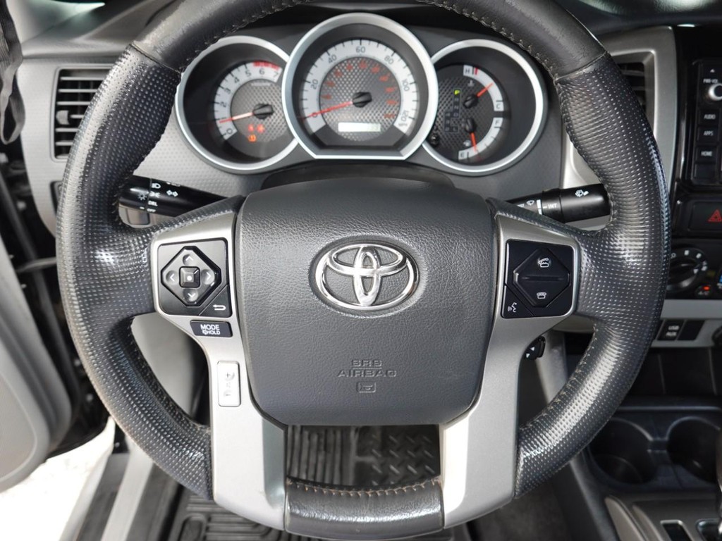 Toyota Tacoma Vehicle Full-screen Gallery Image 13