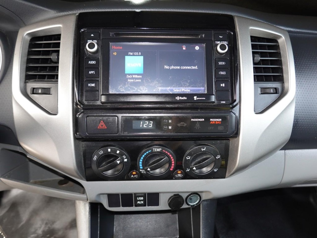 Toyota Tacoma Vehicle Full-screen Gallery Image 14