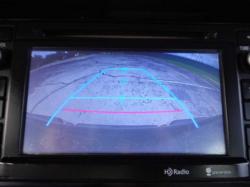 Toyota Tacoma Vehicle Full-screen Gallery Image 15