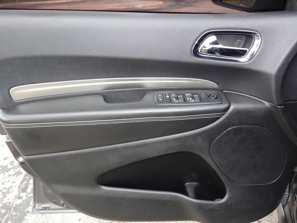 Dodge Durango Vehicle Full-screen Gallery Image 18