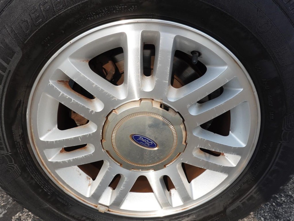 Ford F-150 Vehicle Full-screen Gallery Image 10