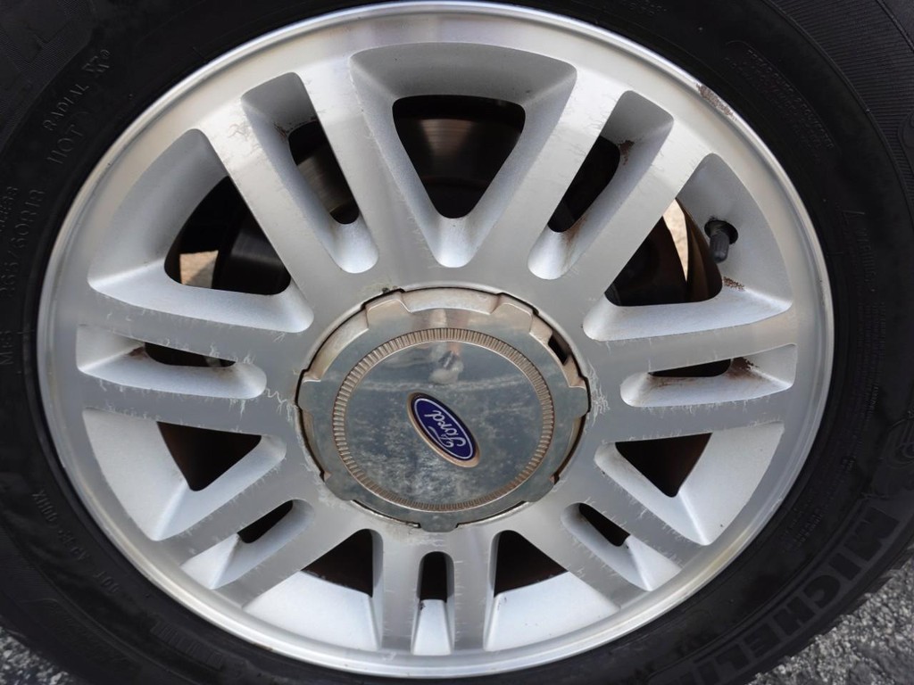 Ford F-150 Vehicle Full-screen Gallery Image 11