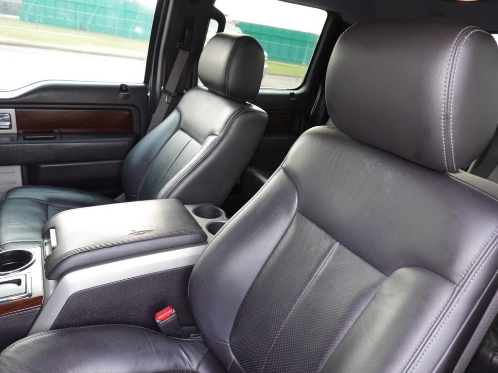 Ford F-150 Vehicle Full-screen Gallery Image 17