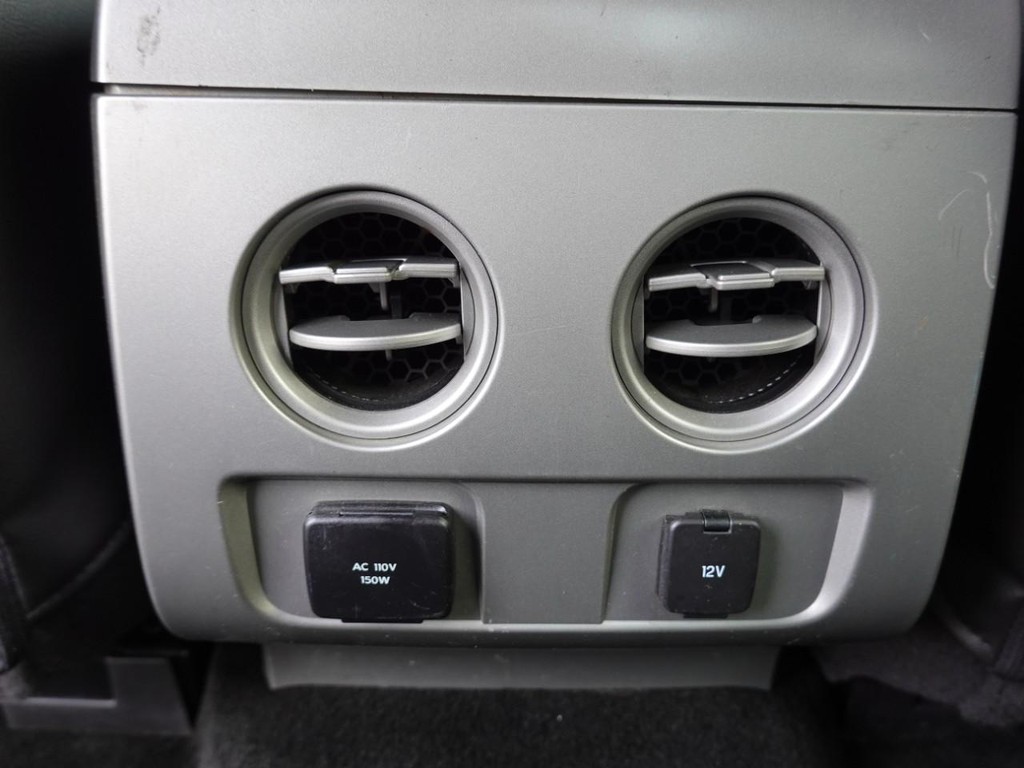 Ford F-150 Vehicle Full-screen Gallery Image 21