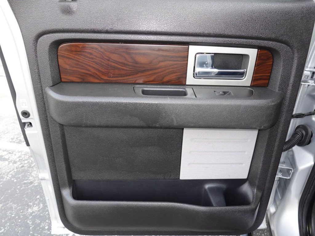 Ford F-150 Vehicle Full-screen Gallery Image 22