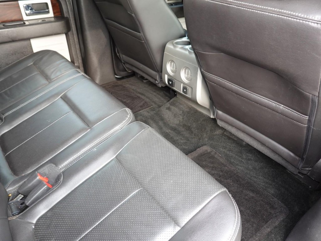 Ford F-150 Vehicle Full-screen Gallery Image 26