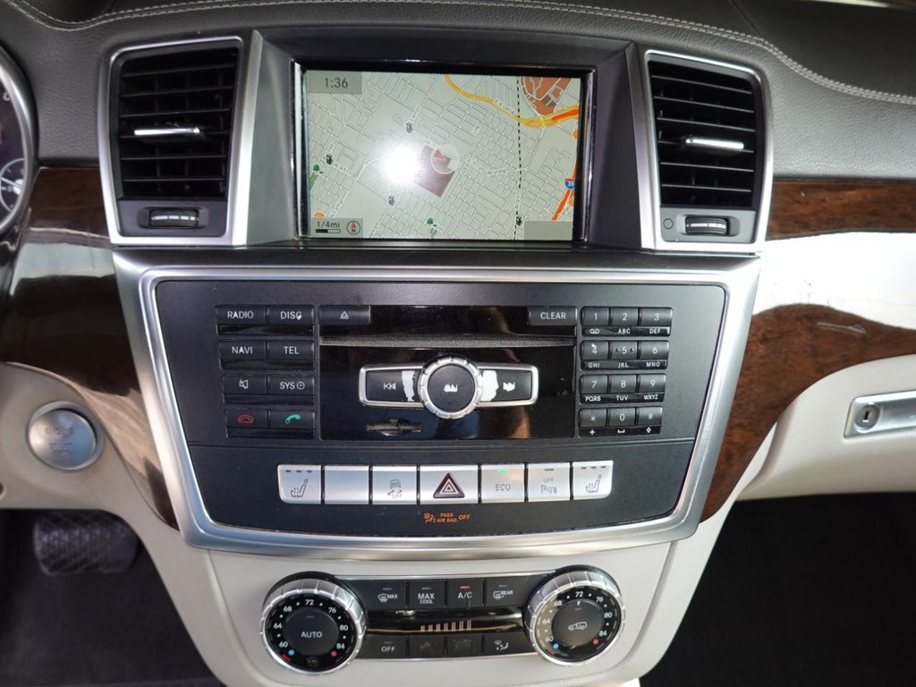 Mercedes-Benz GL-Class Vehicle Full-screen Gallery Image 14