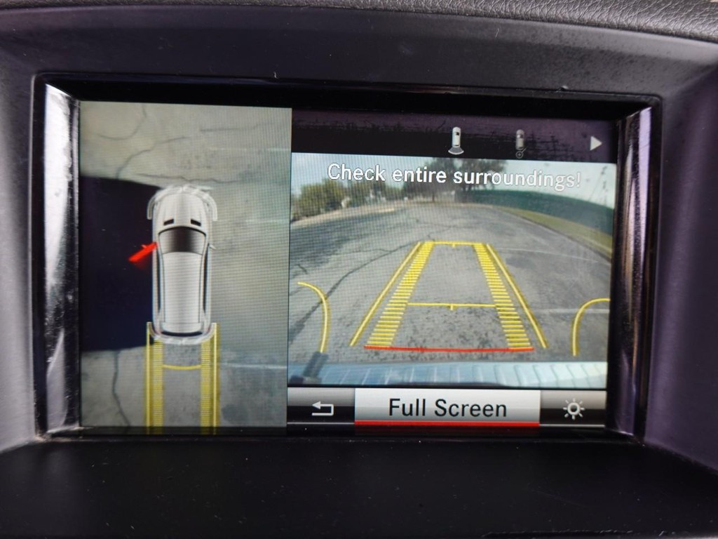 Mercedes-Benz GL-Class Vehicle Full-screen Gallery Image 15