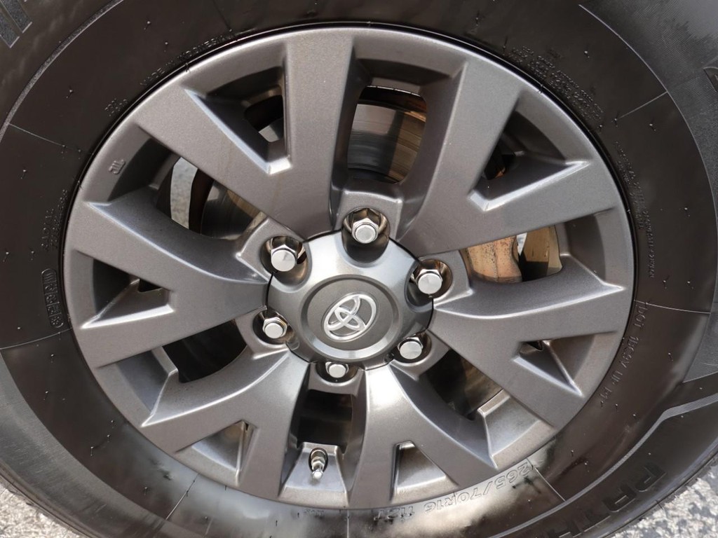 Toyota 4Runner Vehicle Full-screen Gallery Image 09