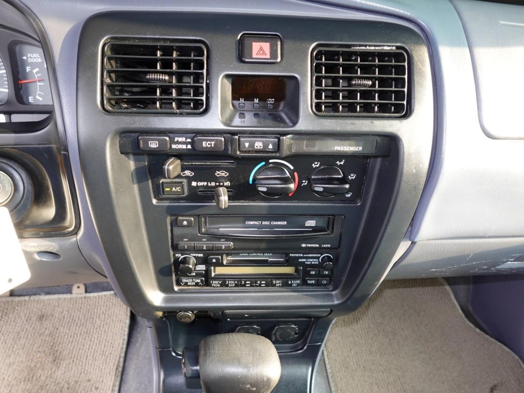 Toyota 4Runner Vehicle Full-screen Gallery Image 14