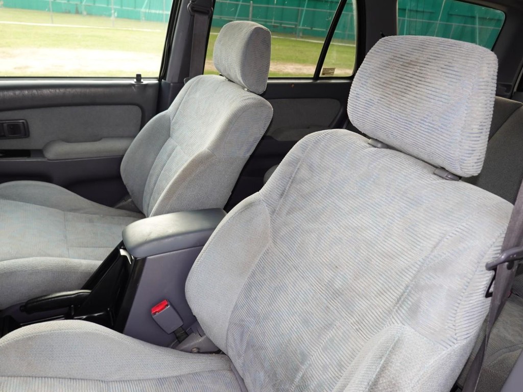 Toyota 4Runner Vehicle Full-screen Gallery Image 15