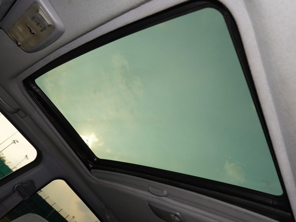 Toyota 4Runner Vehicle Full-screen Gallery Image 16