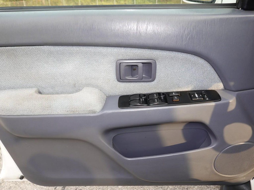 Toyota 4Runner Vehicle Full-screen Gallery Image 18