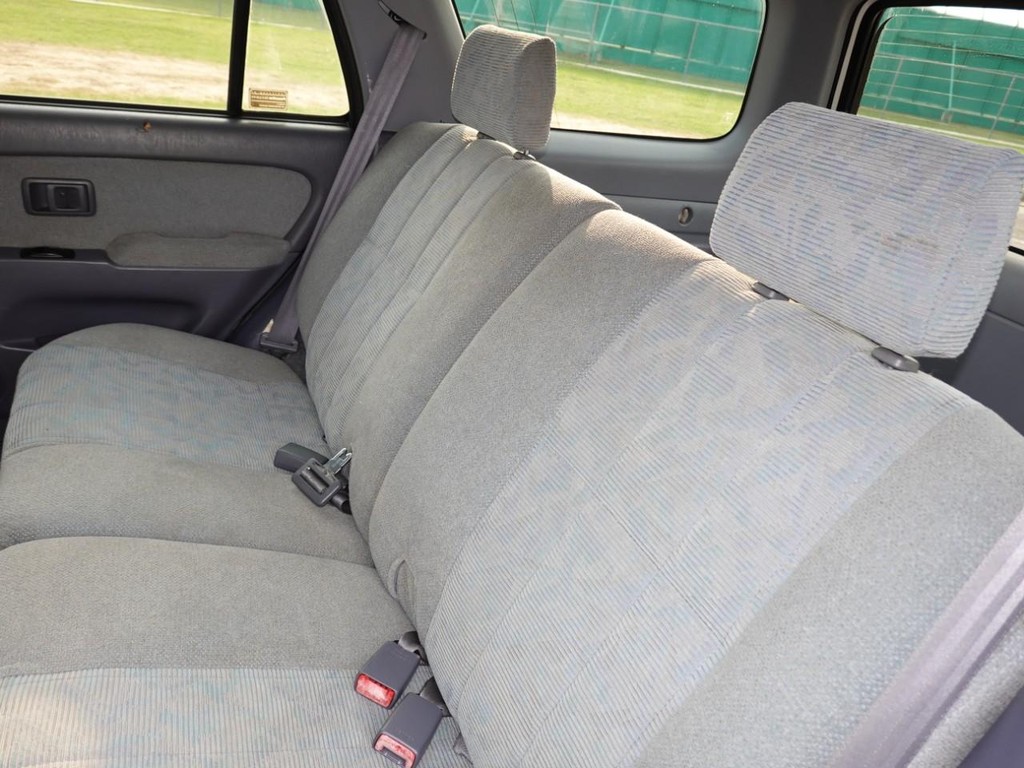 Toyota 4Runner Vehicle Full-screen Gallery Image 19