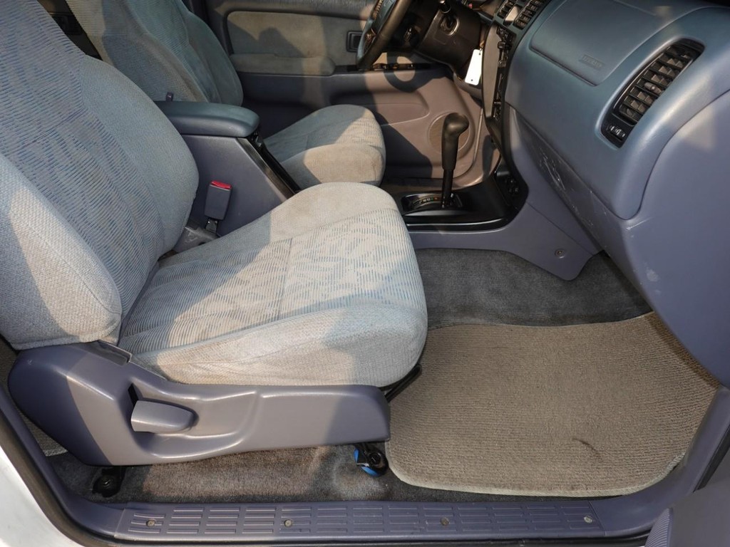 Toyota 4Runner Vehicle Full-screen Gallery Image 22