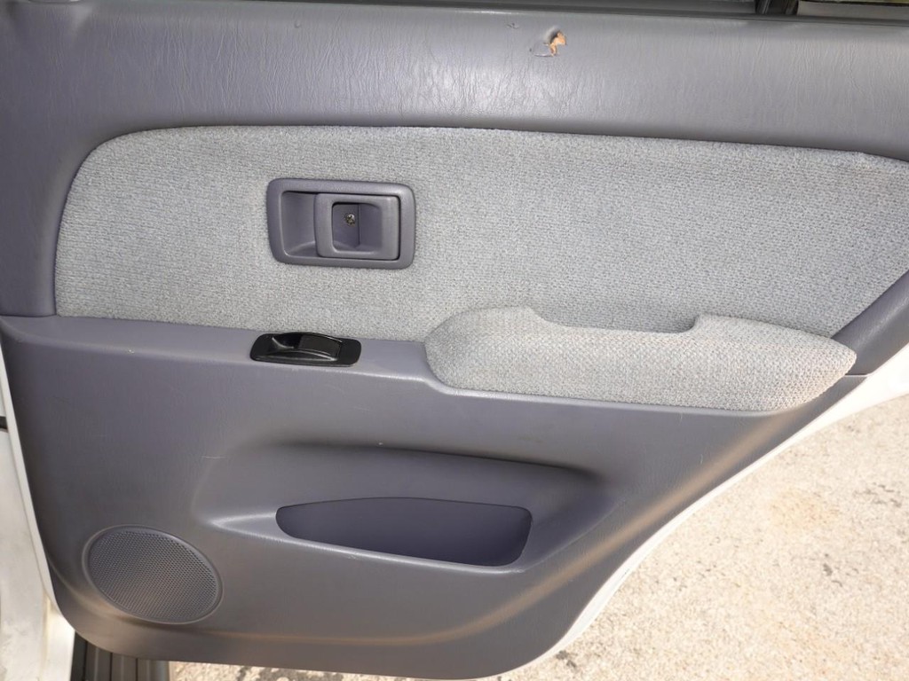 Toyota 4Runner Vehicle Full-screen Gallery Image 25