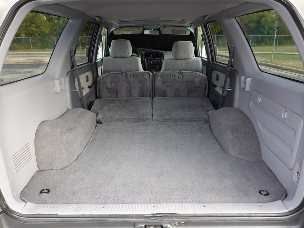 Toyota 4Runner Vehicle Full-screen Gallery Image 27