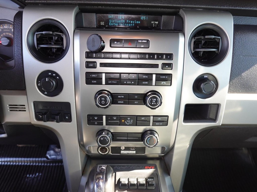 Ford F-150 Vehicle Full-screen Gallery Image 15