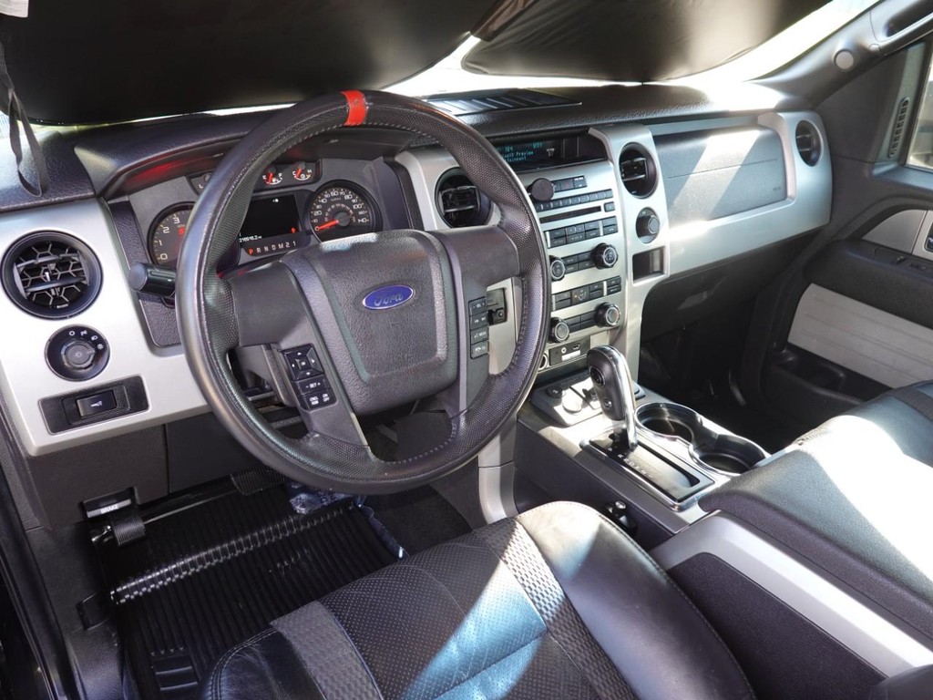 Ford F-150 Vehicle Full-screen Gallery Image 17